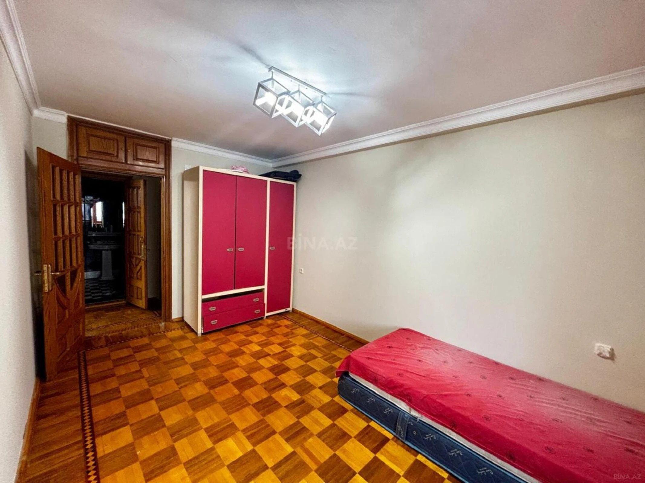 Satılır 3 otaqlı mənzil 117.7 m²