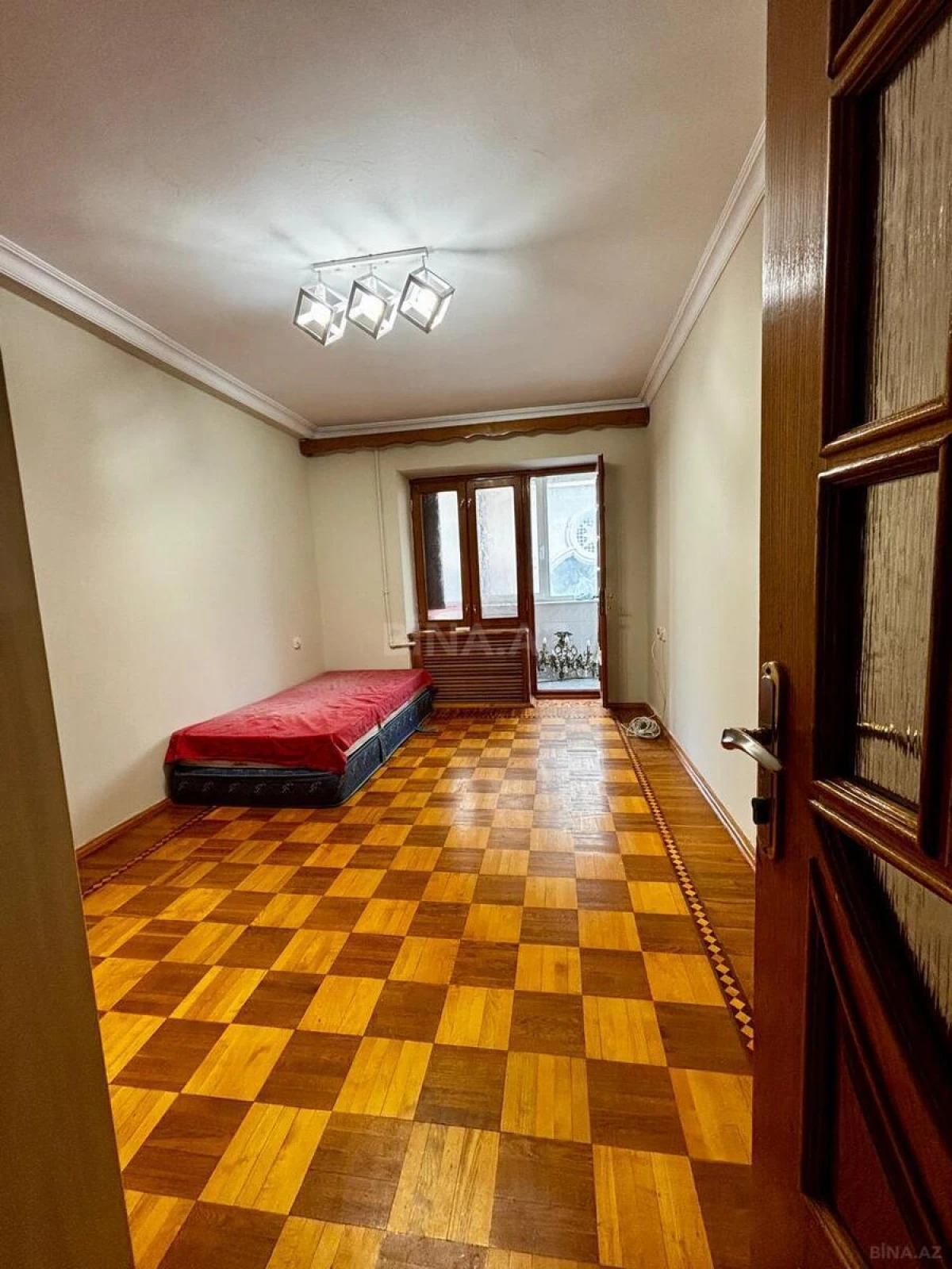 Satılır 3 otaqlı mənzil 117.7 m²