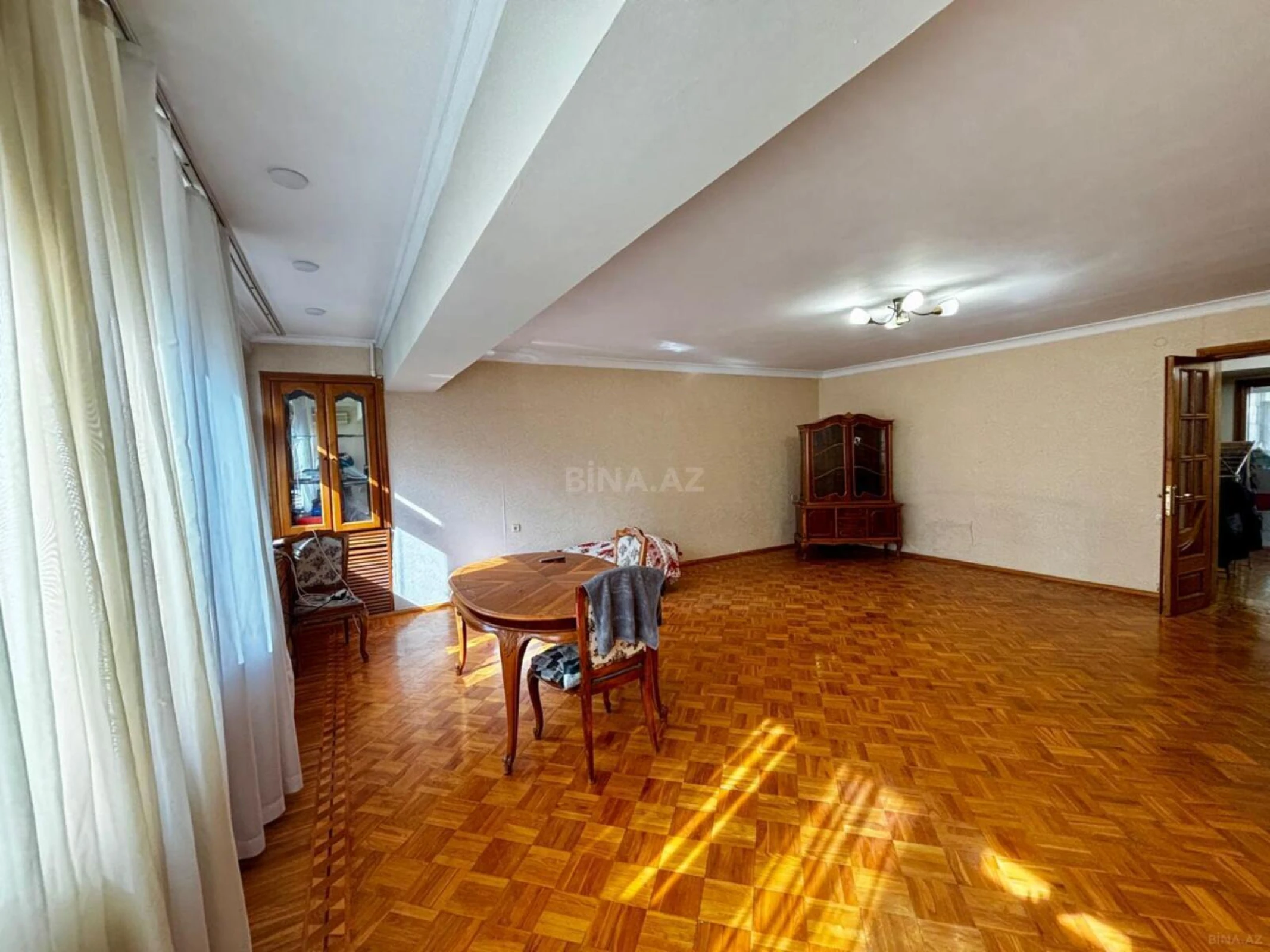 Satılır 3 otaqlı mənzil 117.7 m²