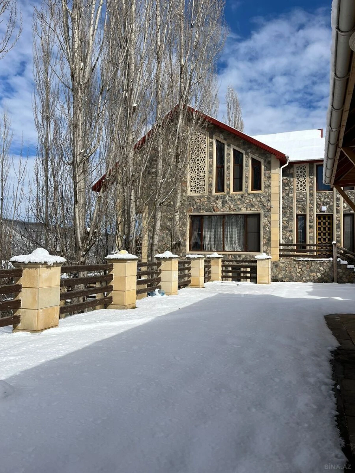 Satılır 7 otaqlı həyət evi 400 m²