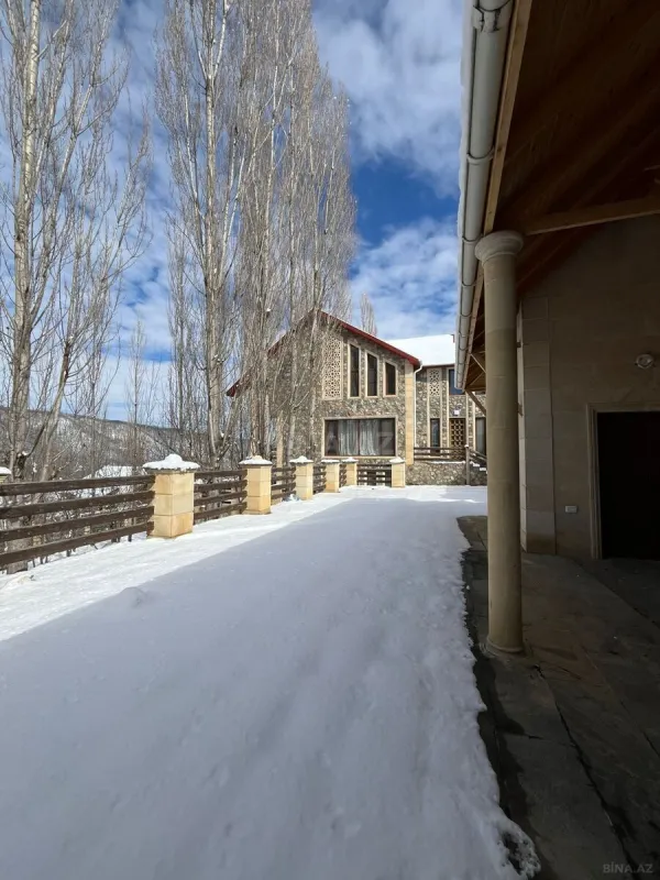 Satılır 7 otaqlı həyət evi 400 m²