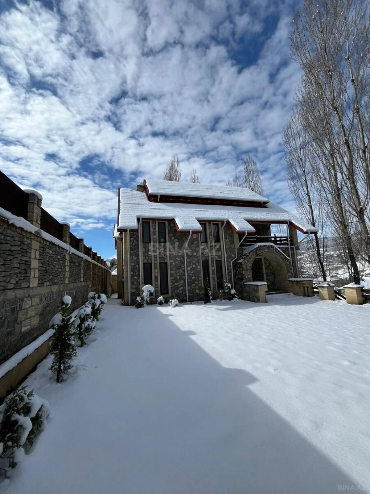 Satılır 7 otaqlı həyət evi 400 m²