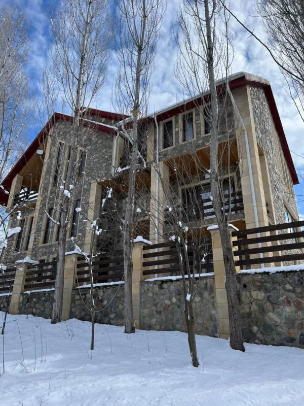 Satılır 7 otaqlı həyət evi 400 m²