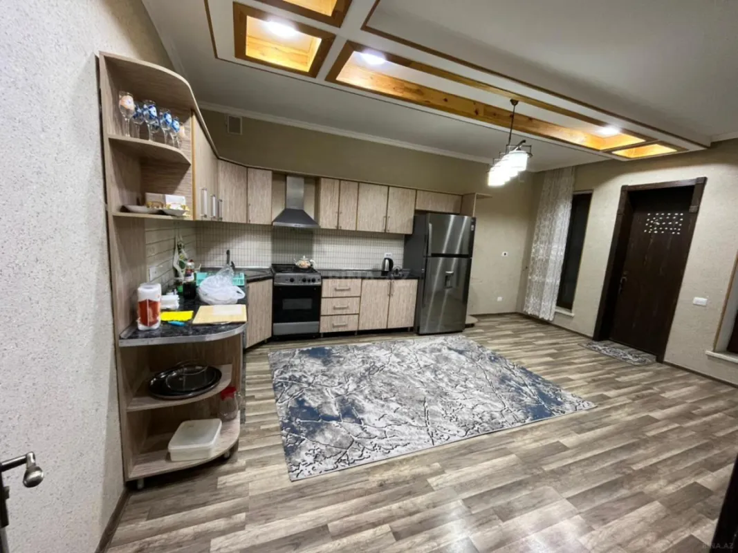 Satılır 7 otaqlı həyət evi 400 m²