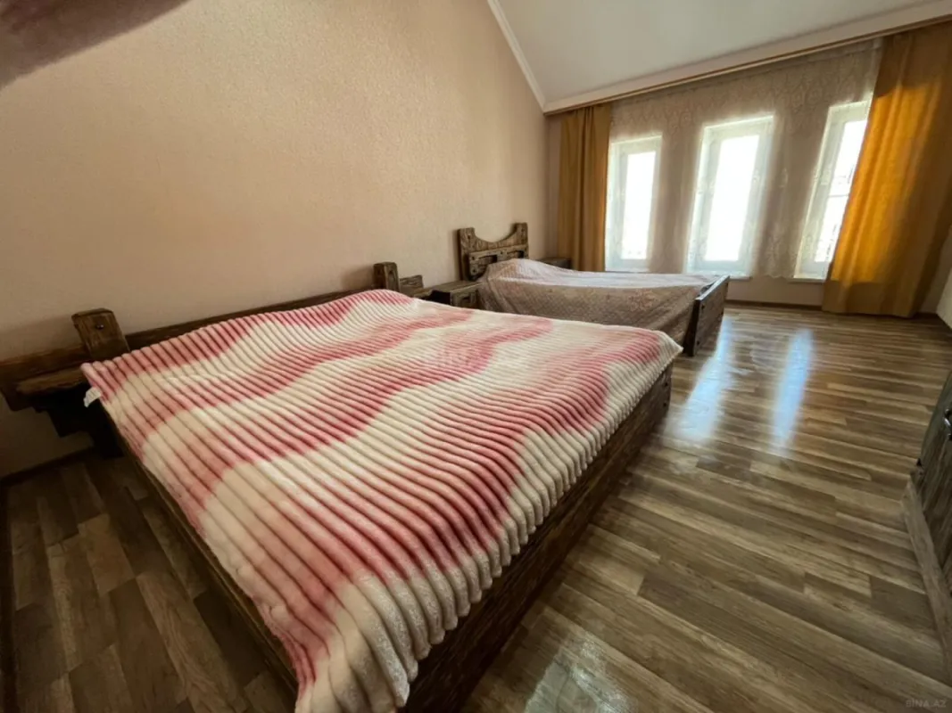 Satılır 7 otaqlı həyət evi 400 m²