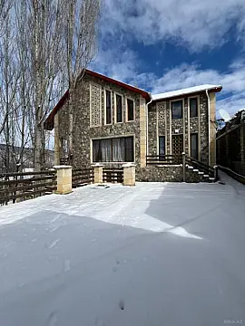 Satılır 7 otaqlı həyət evi 400 m²