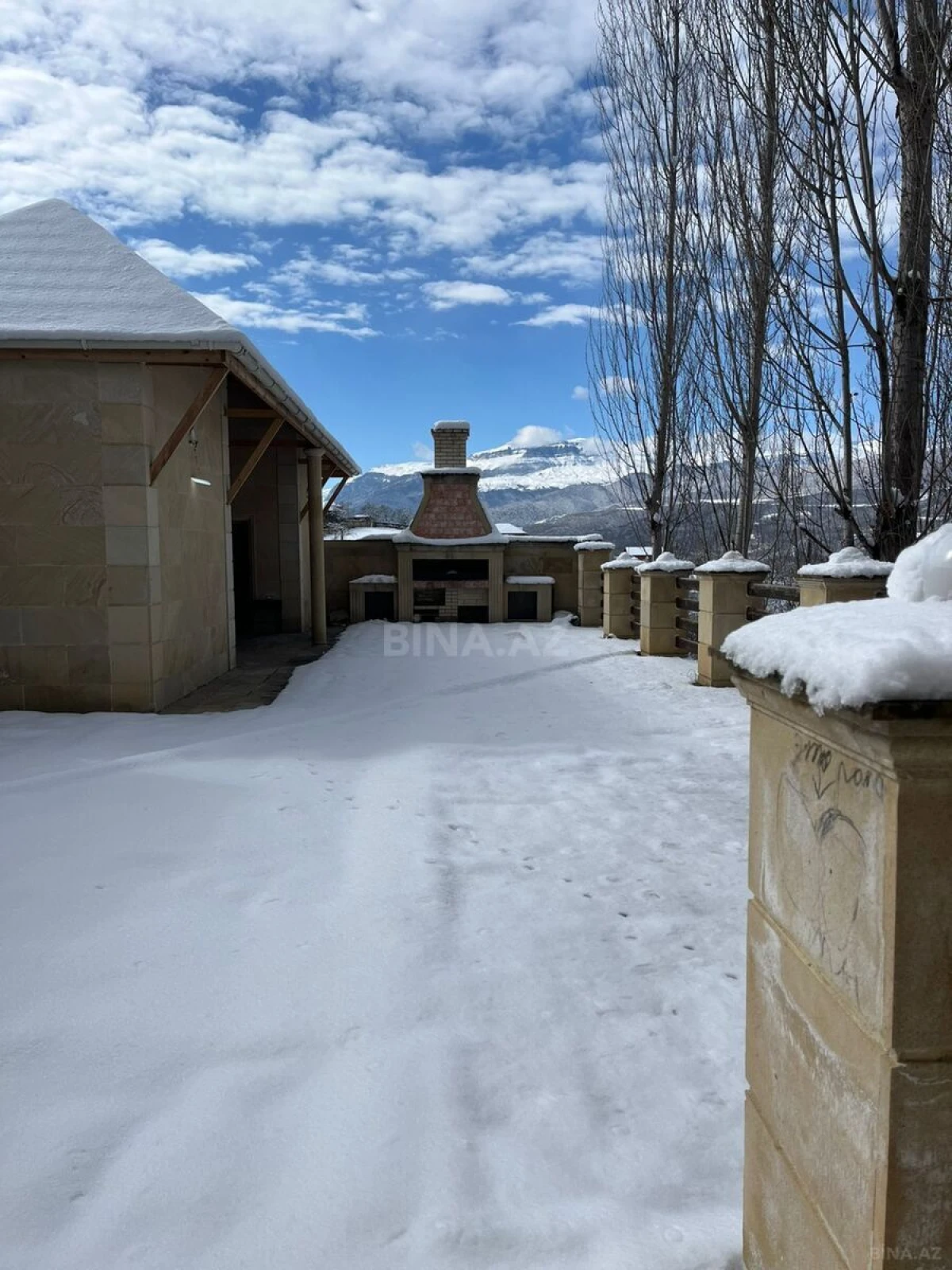 Satılır 7 otaqlı həyət evi 400 m²