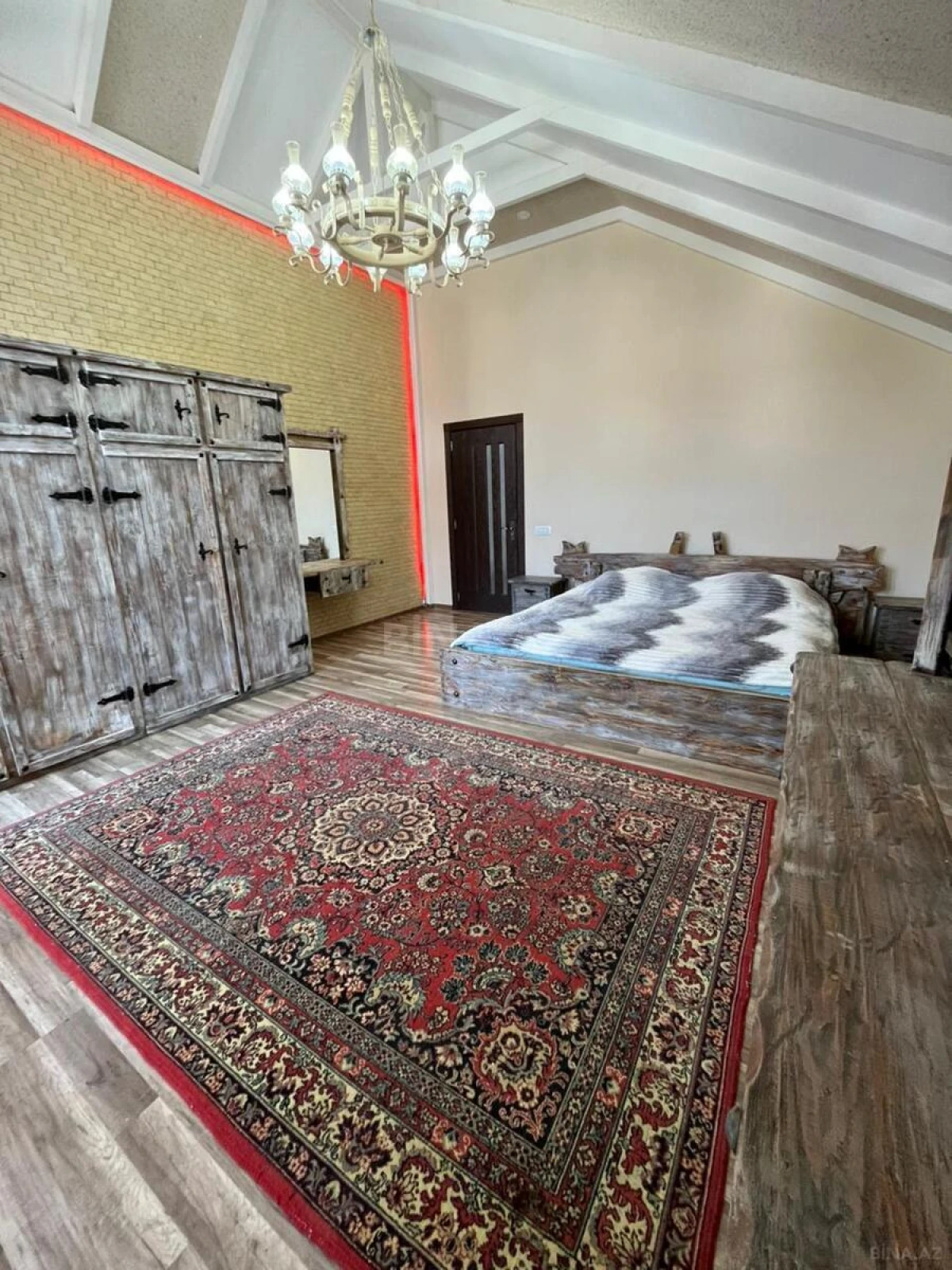 Satılır 7 otaqlı həyət evi 400 m²