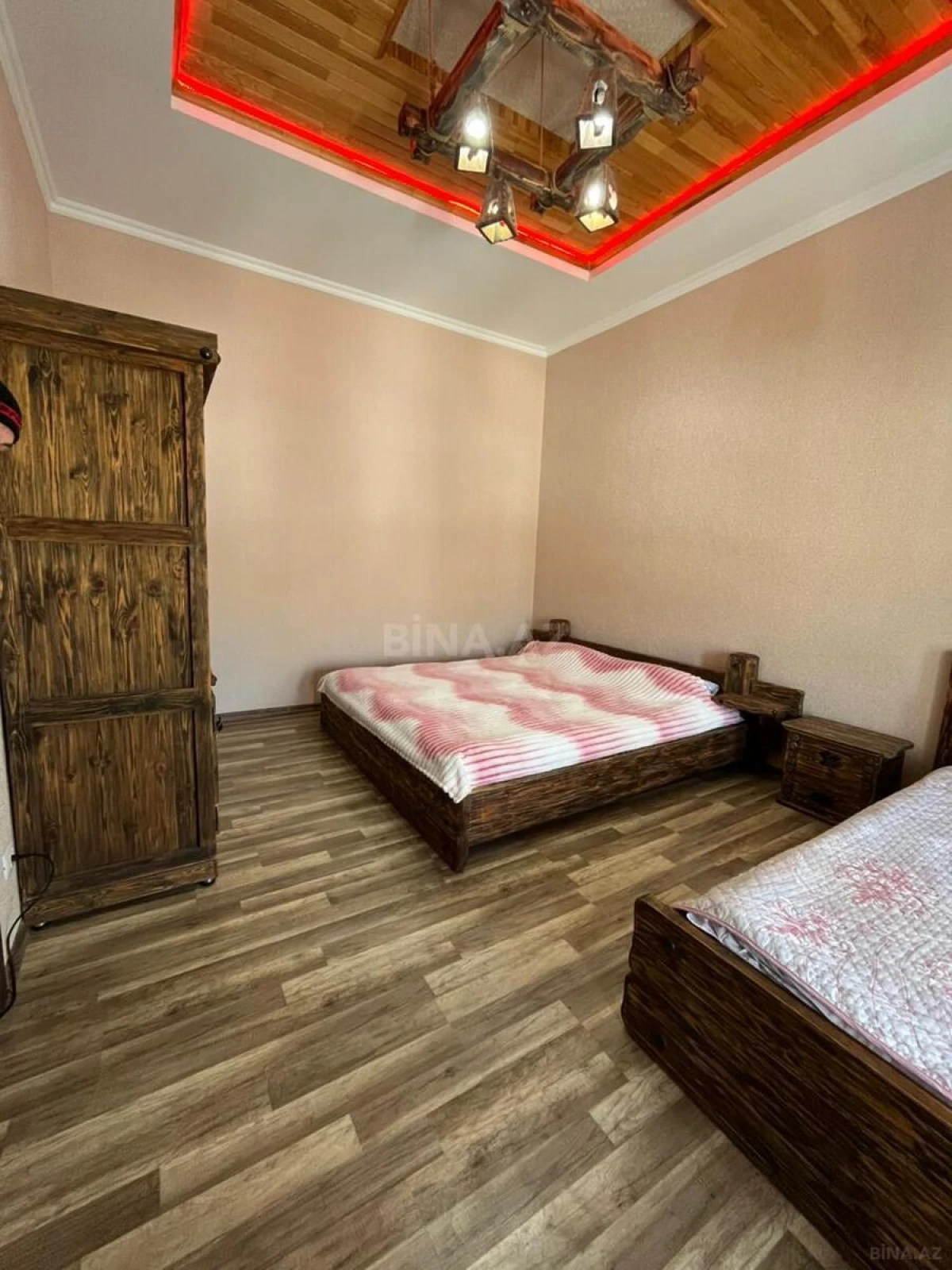 Satılır 7 otaqlı həyət evi 400 m²
