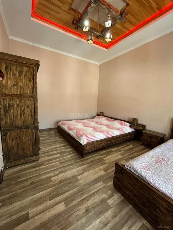 Satılır 7 otaqlı həyət evi 400 m²