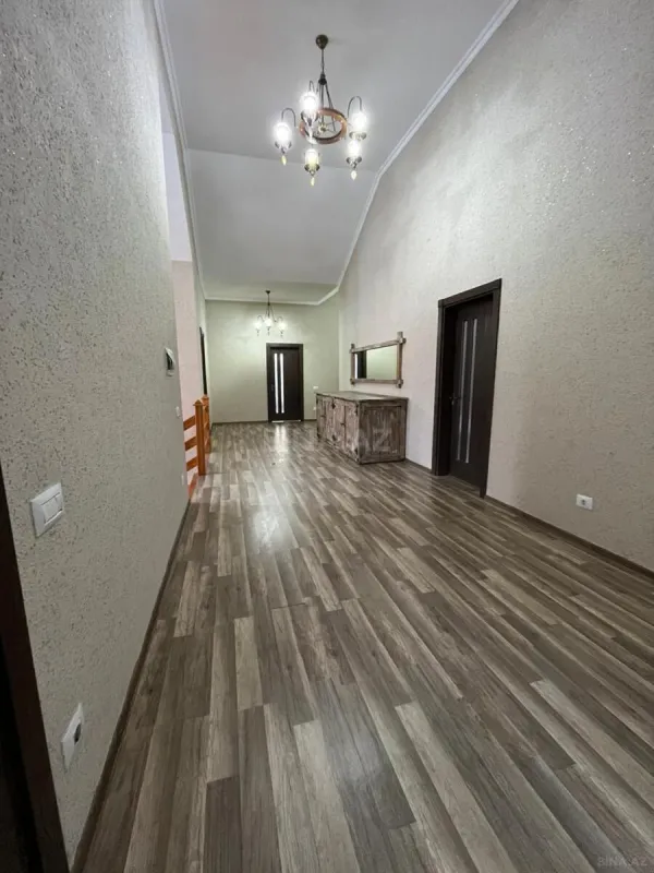 Satılır 7 otaqlı həyət evi 400 m²