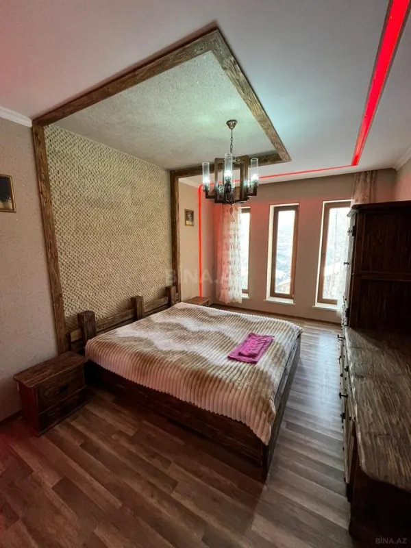Satılır 7 otaqlı həyət evi 400 m²