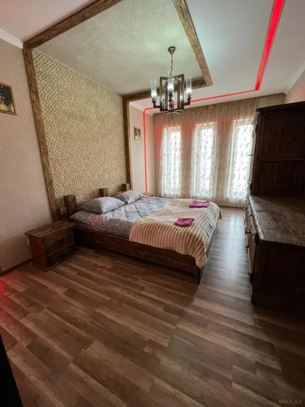 Satılır 7 otaqlı həyət evi 400 m²