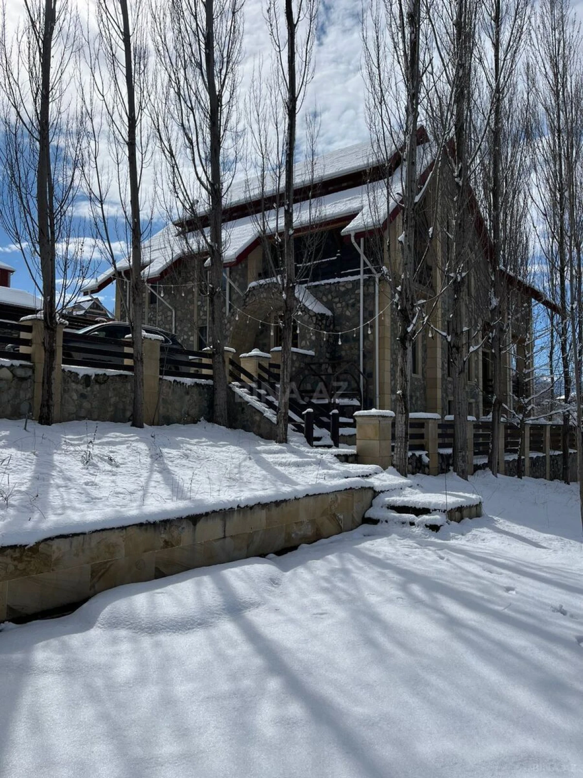 Satılır 7 otaqlı həyət evi 400 m²