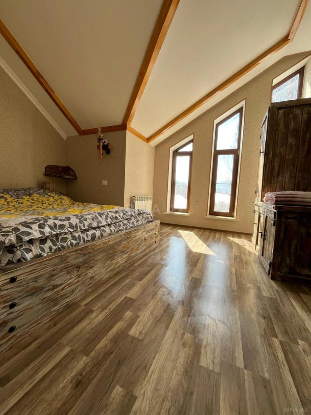 Satılır 7 otaqlı həyət evi 400 m²