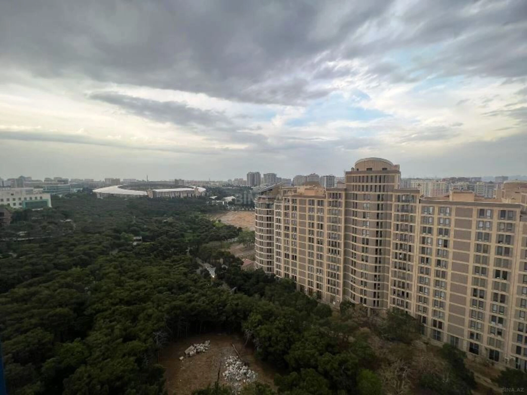 Satılır 3 otaqlı mənzil 160 m²