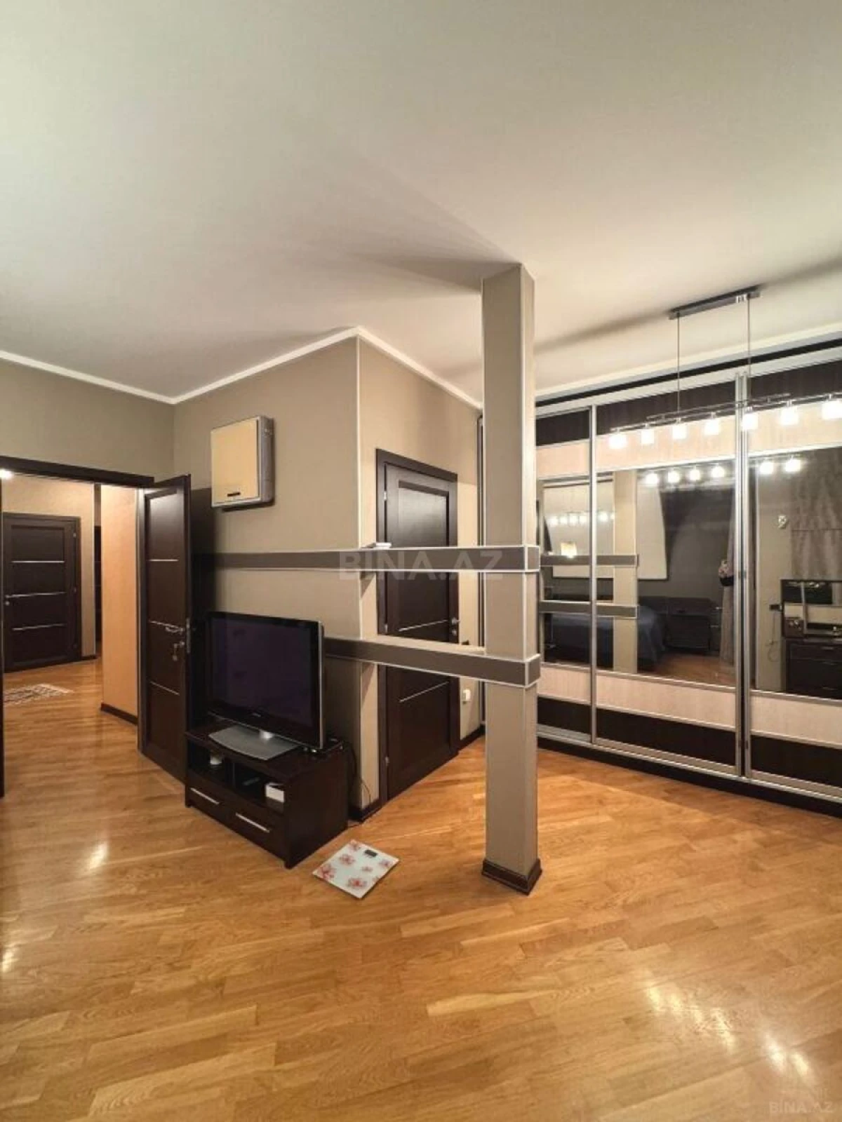 Satılır 3 otaqlı mənzil 160 m²