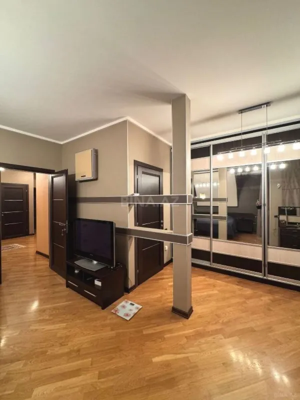 Satılır 3 otaqlı mənzil 160 m²