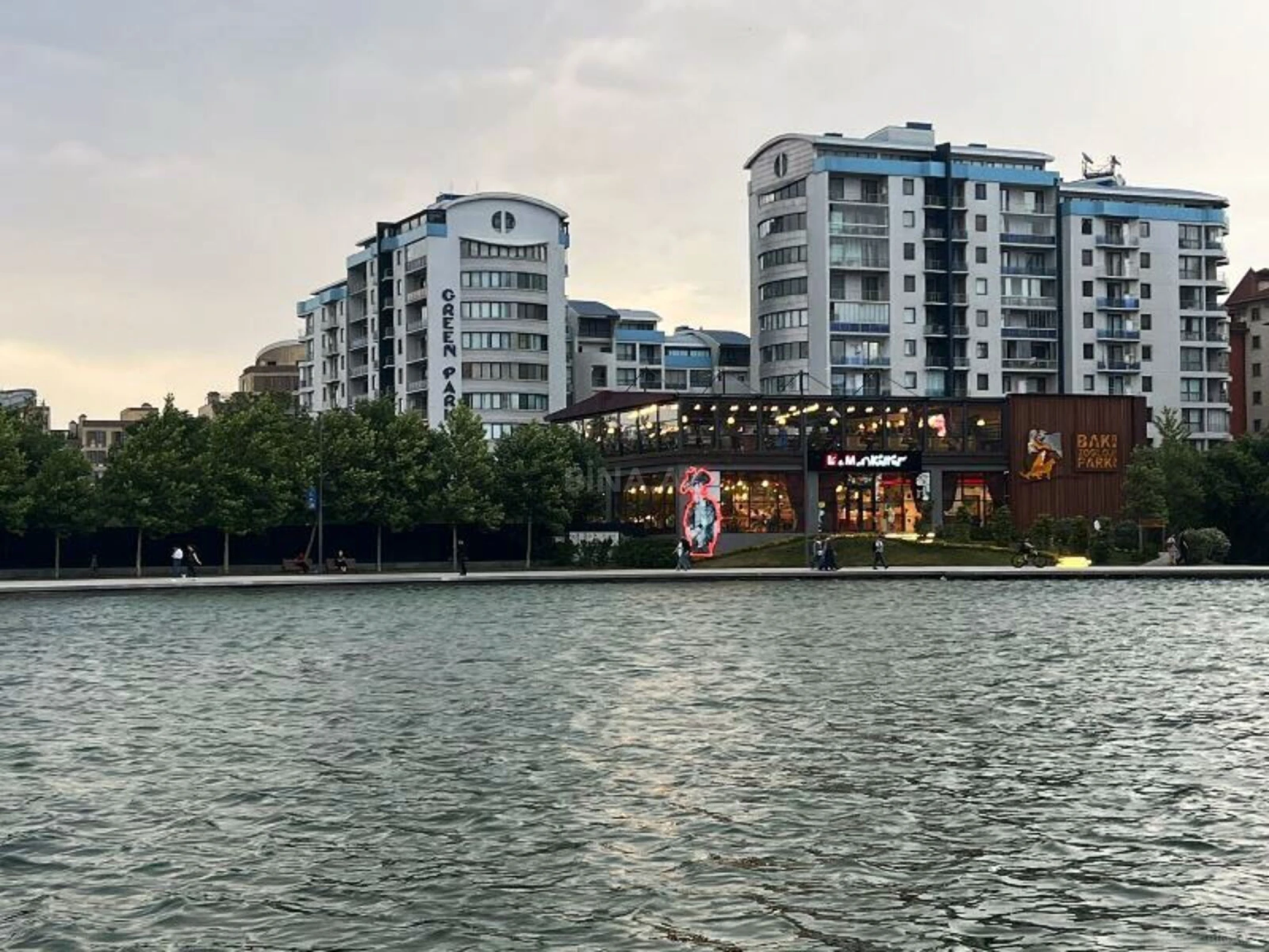 Satılır 3 otaqlı mənzil 160 m²