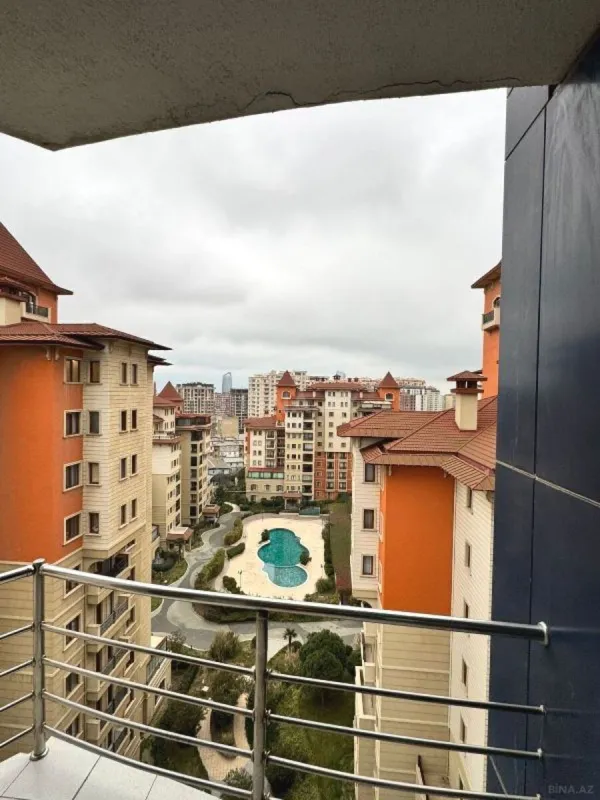 Satılır 3 otaqlı mənzil 160 m²