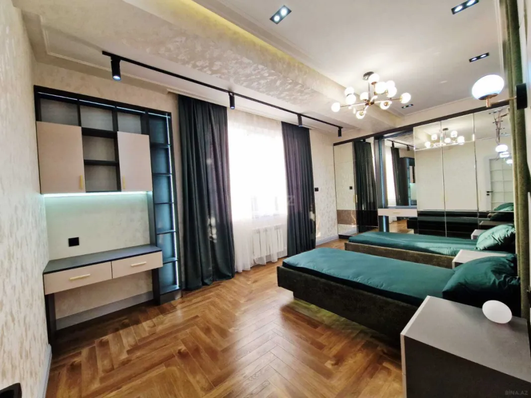 Satılır 4 otaqlı mənzil 186 m²