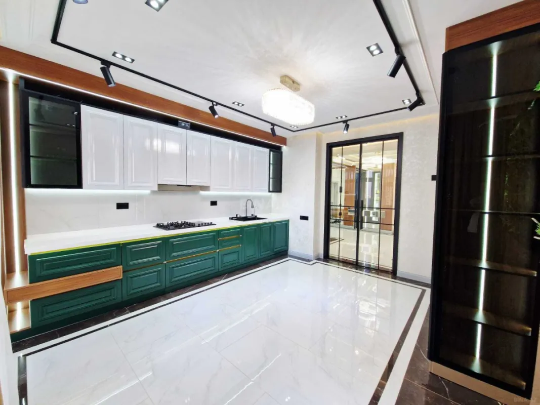 Satılır 4 otaqlı mənzil 186 m²