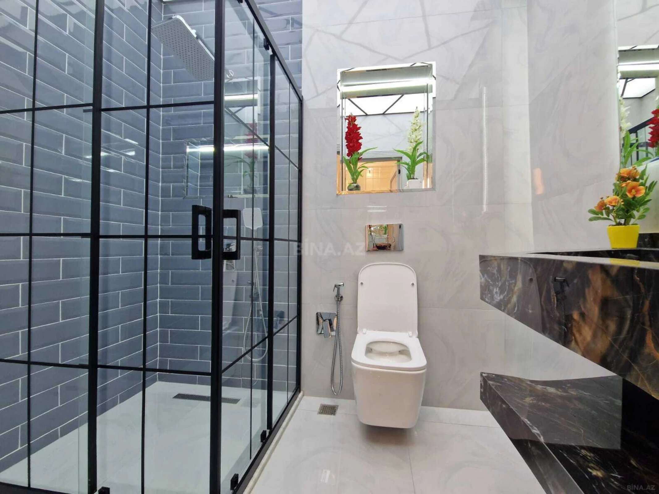 Satılır 4 otaqlı mənzil 186 m²