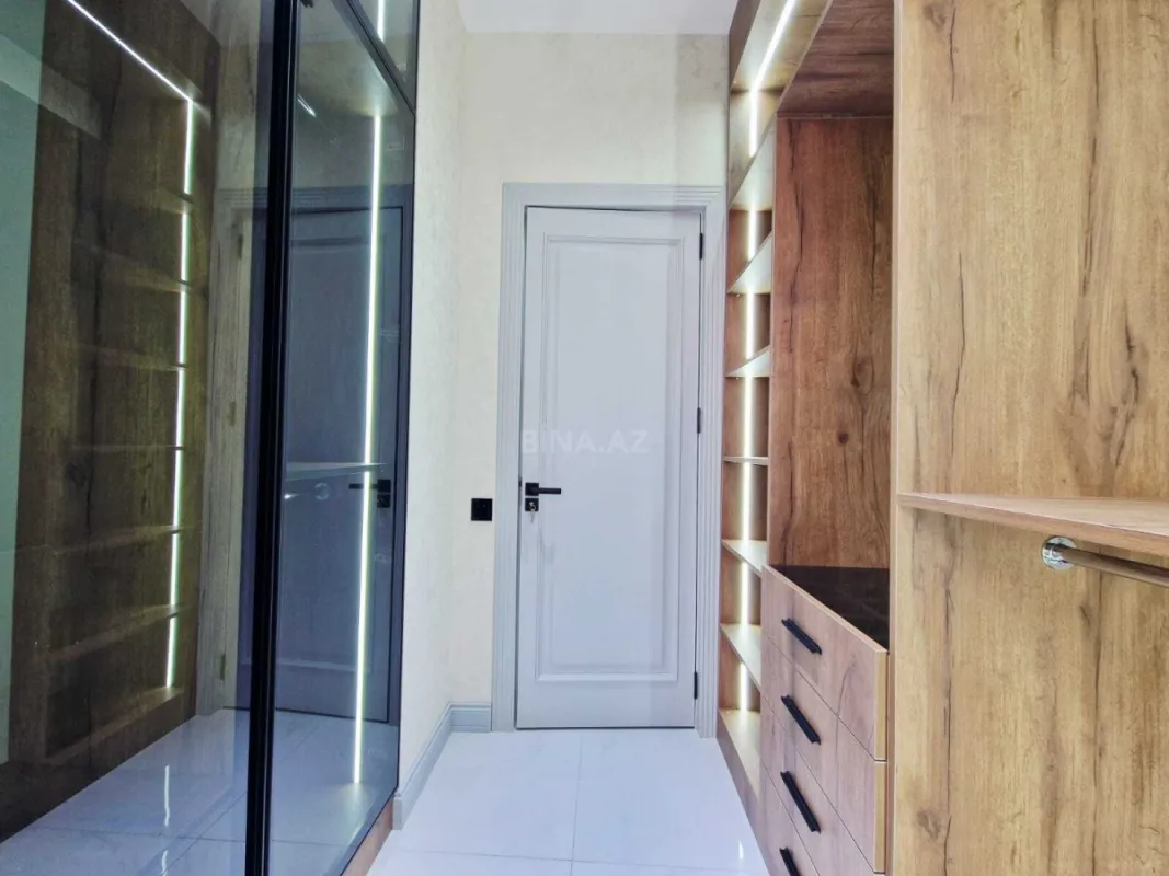 Satılır 4 otaqlı mənzil 186 m²