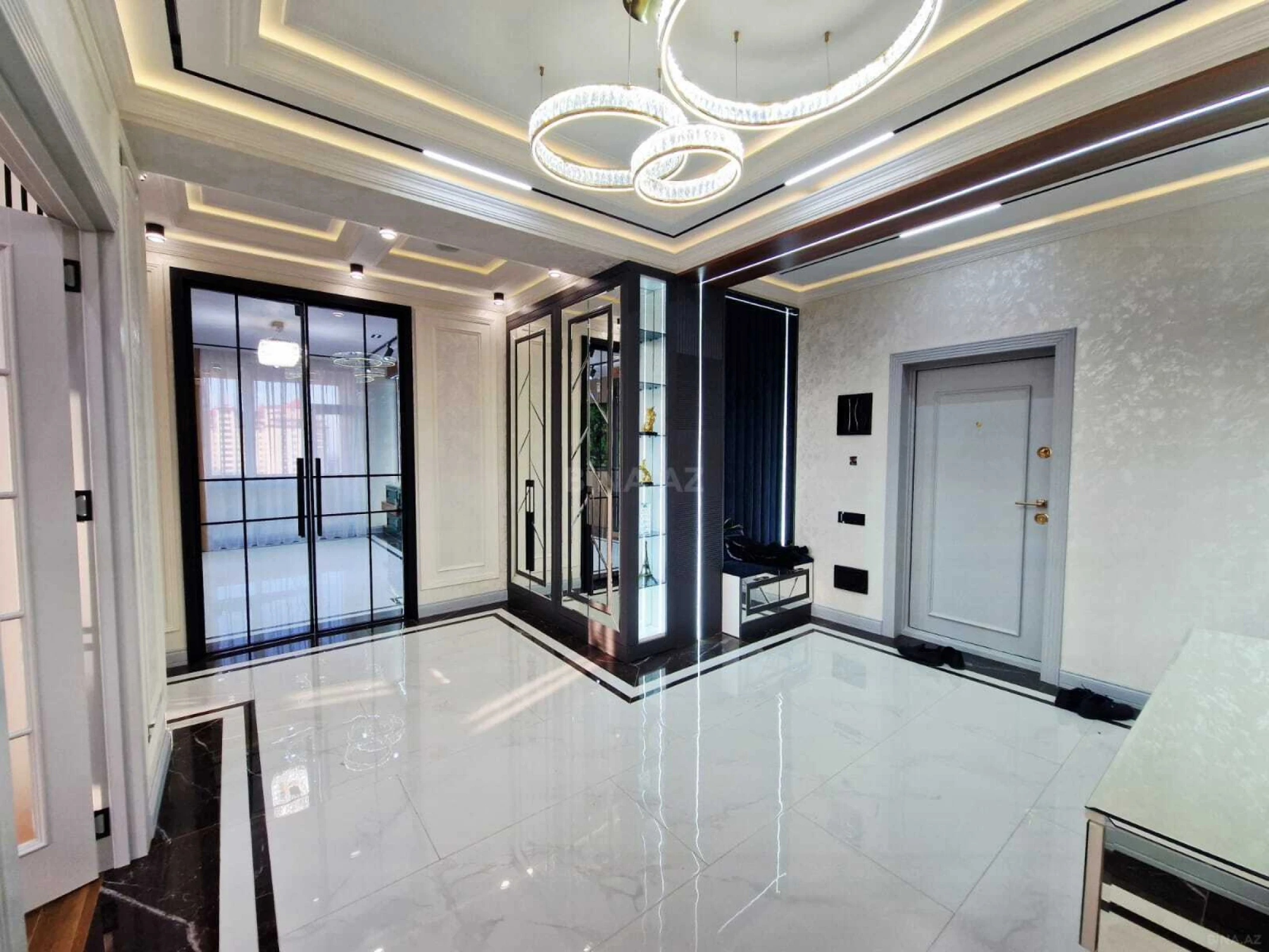 Satılır 4 otaqlı mənzil 186 m²