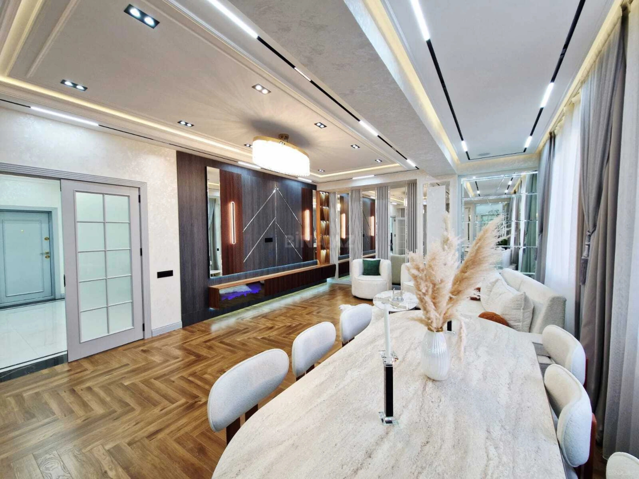 Satılır 4 otaqlı mənzil 186 m²