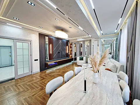 Satılır 4 otaqlı mənzil 186 m²
