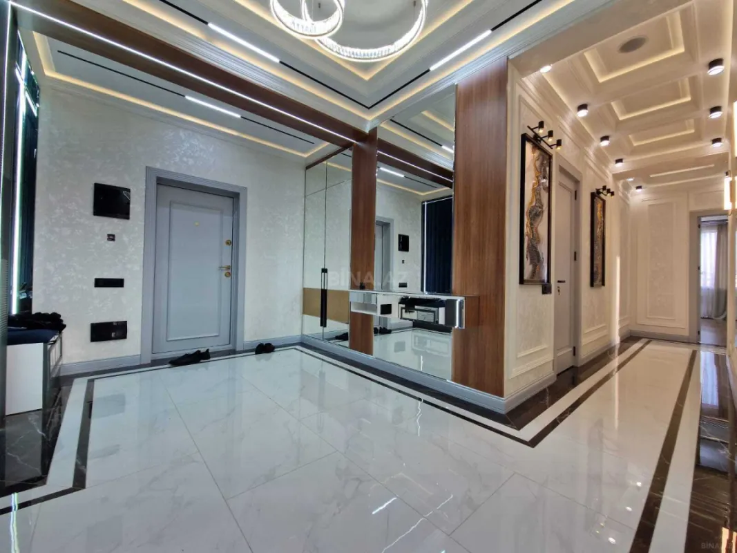 Satılır 4 otaqlı mənzil 186 m²