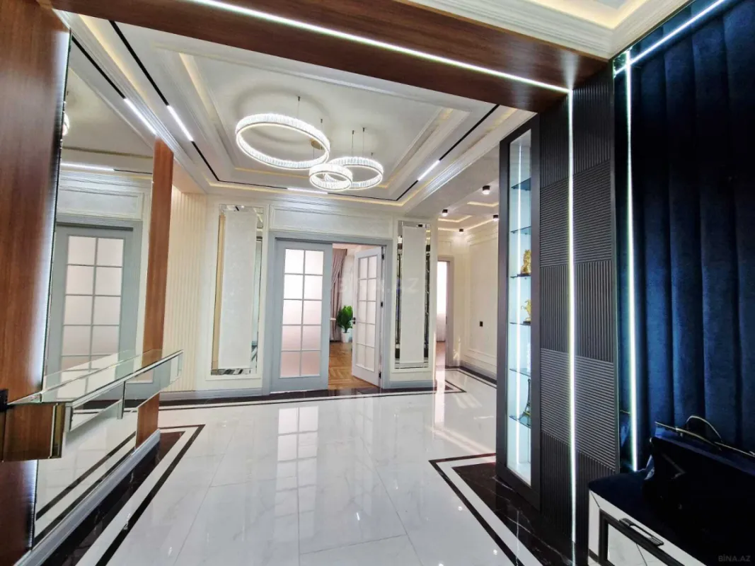 Satılır 4 otaqlı mənzil 186 m²