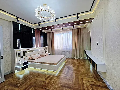 Satılır 4 otaqlı mənzil 186 m²