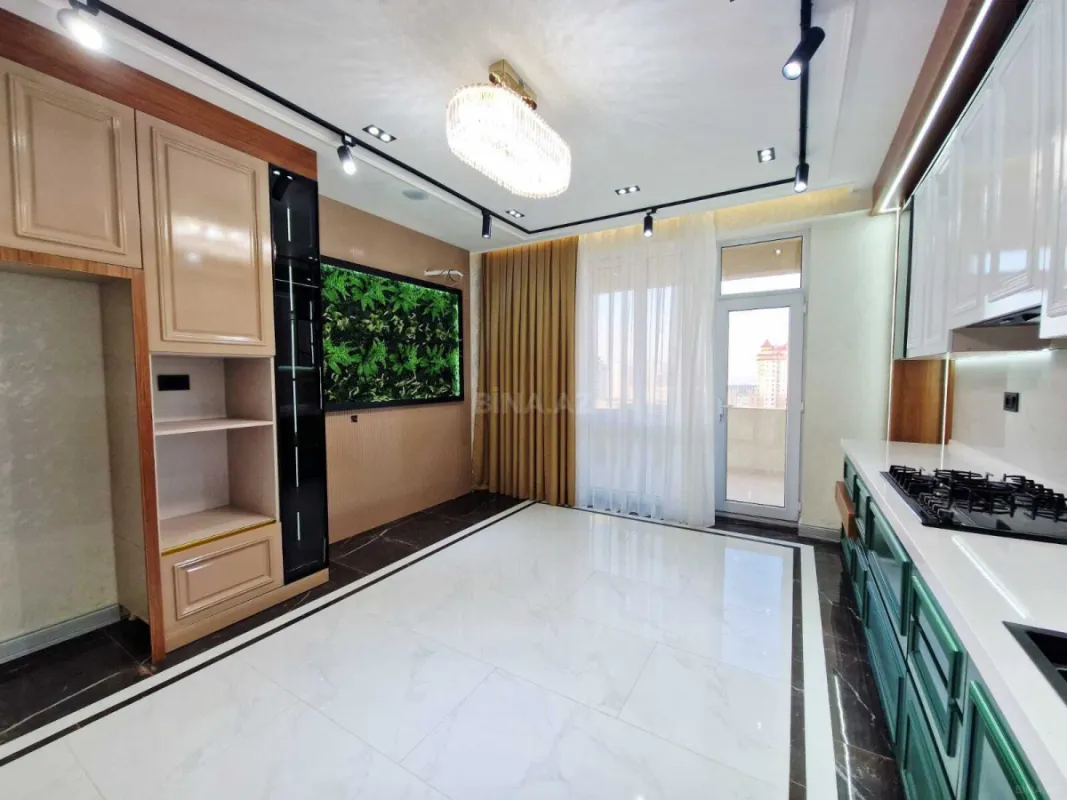 Satılır 4 otaqlı mənzil 186 m²