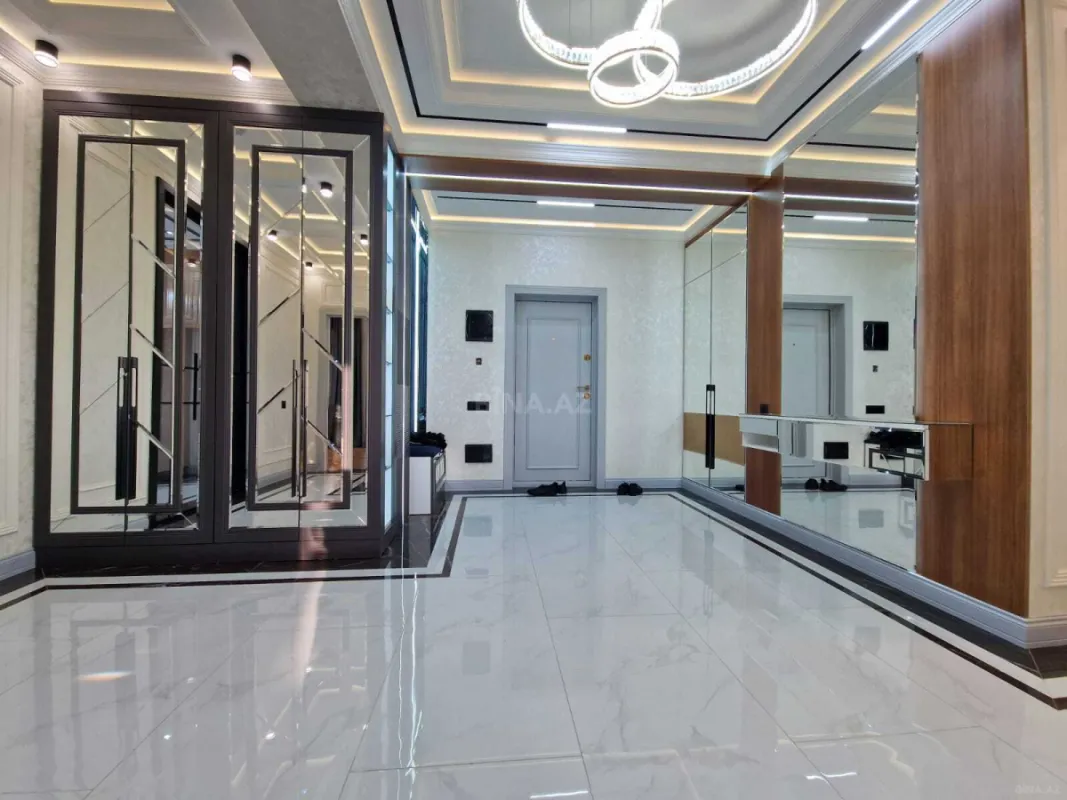 Satılır 4 otaqlı mənzil 186 m²