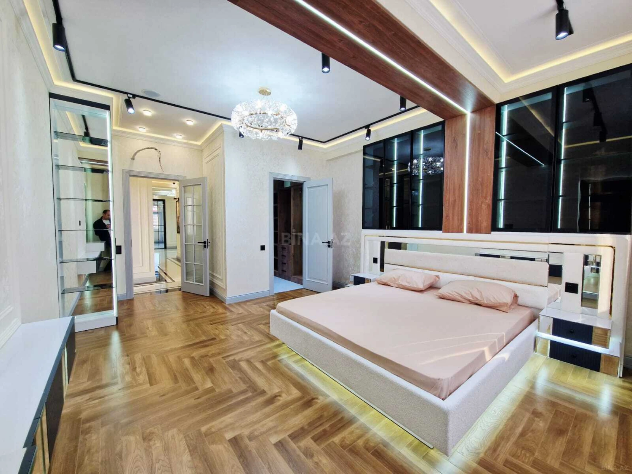 Satılır 4 otaqlı mənzil 186 m²