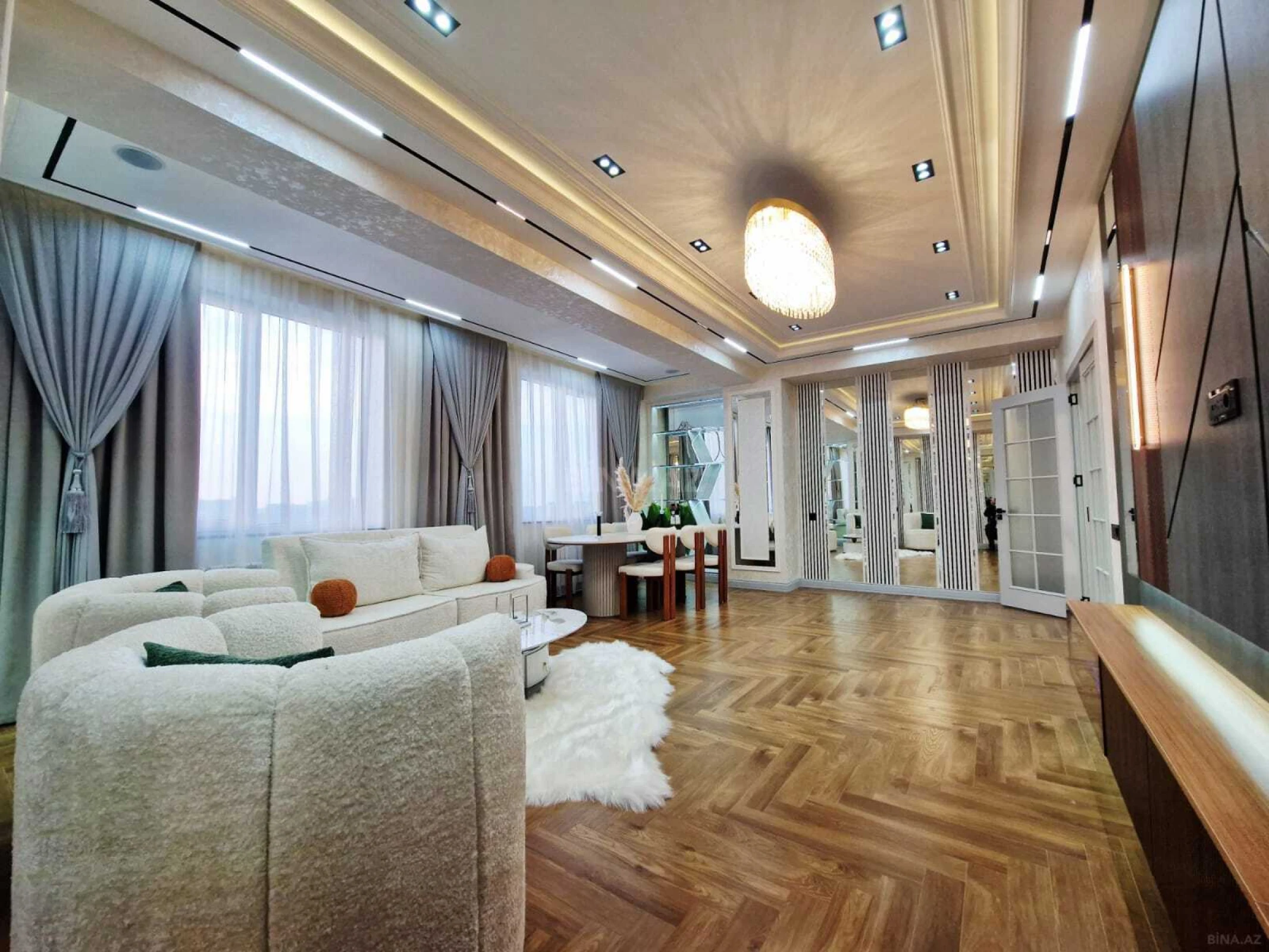Satılır 4 otaqlı mənzil 186 m²