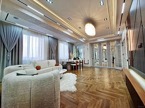 Satılır 4 otaqlı mənzil 186 m²