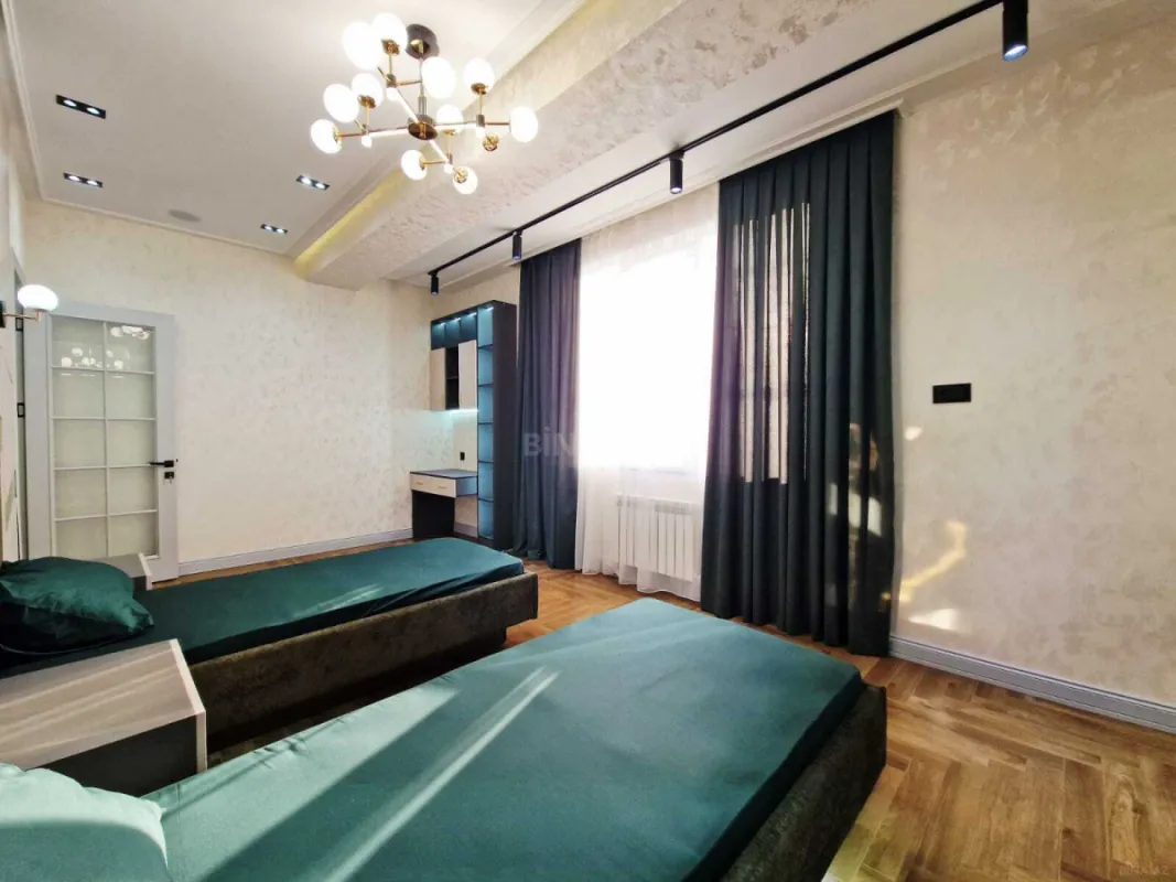 Satılır 4 otaqlı mənzil 186 m²