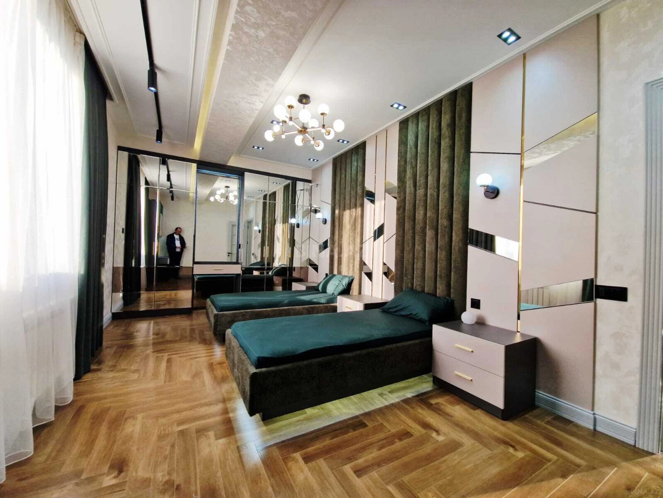 Satılır 4 otaqlı mənzil 186 m²