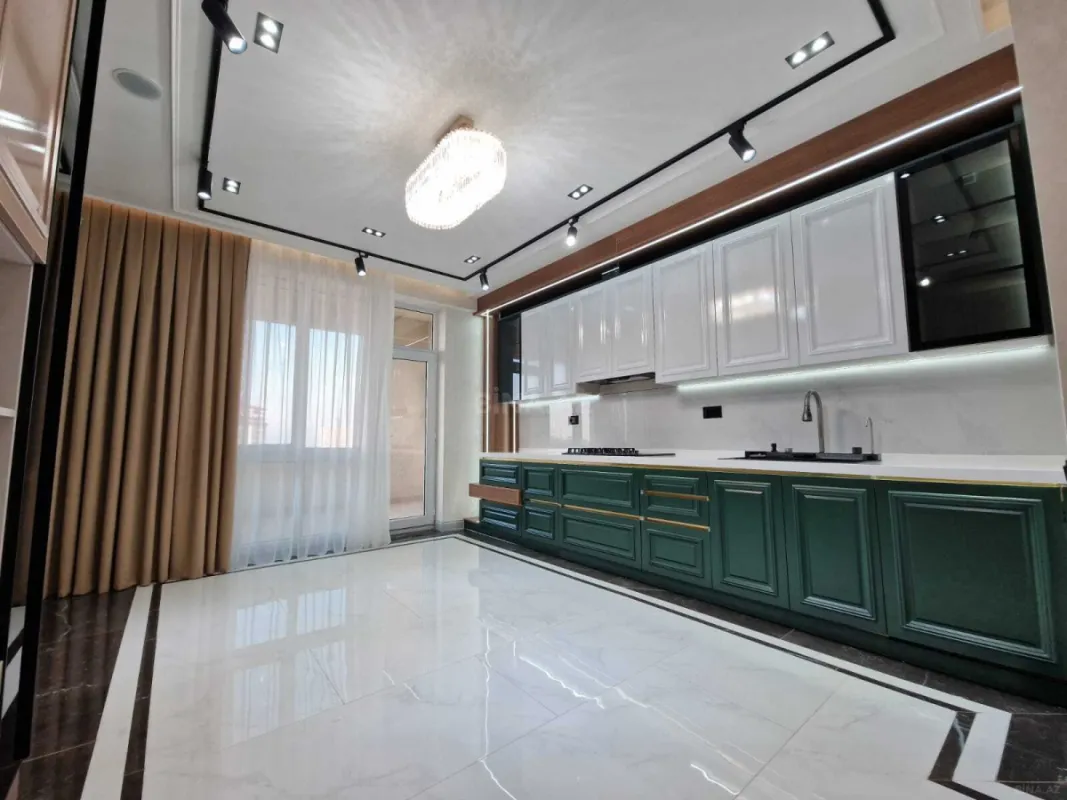 Satılır 4 otaqlı mənzil 186 m²