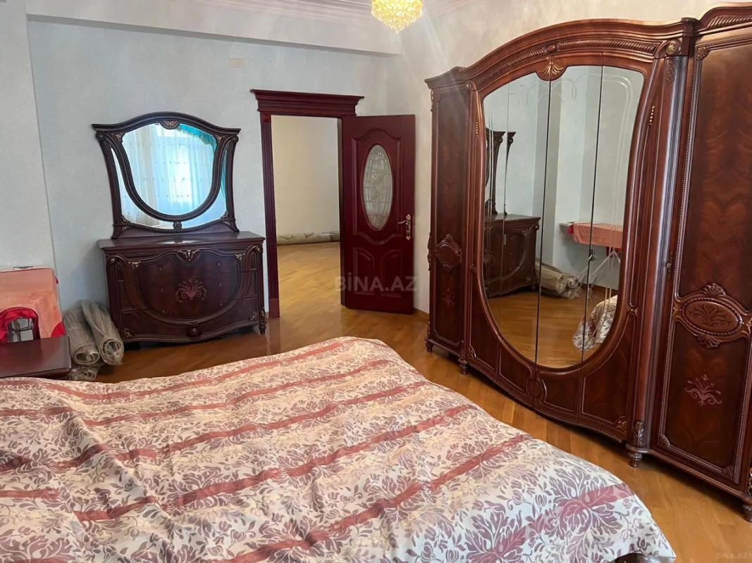 Satılır 3 otaqlı mənzil 170 m²