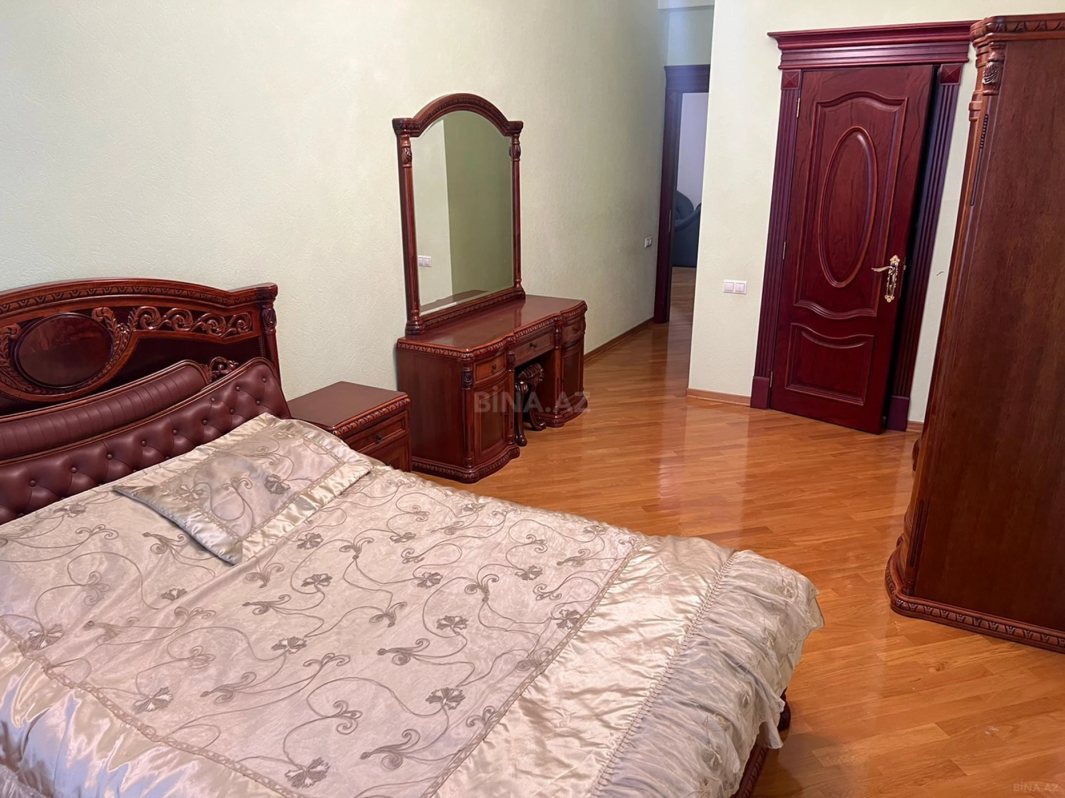 Satılır 3 otaqlı mənzil 170 m²