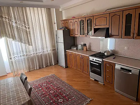Satılır 3 otaqlı mənzil 170 m²