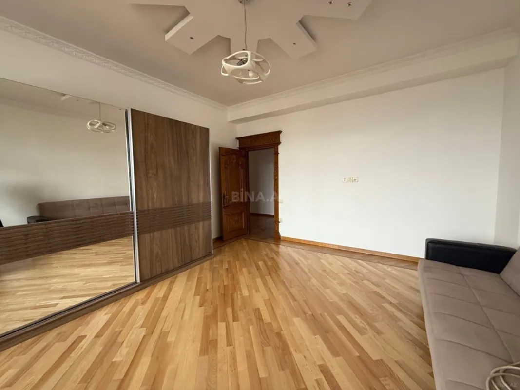 Kirayə verilir 3 otaqlı mənzil 156 m²