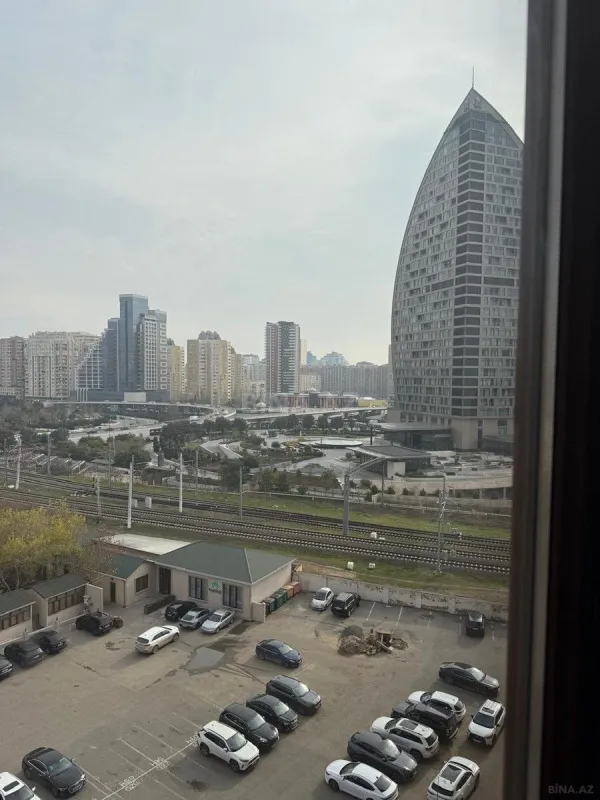 Kirayə verilir 3 otaqlı mənzil 156 m²