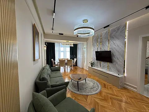 Kirayə verilir 2 otaqlı mənzil 75 m²
