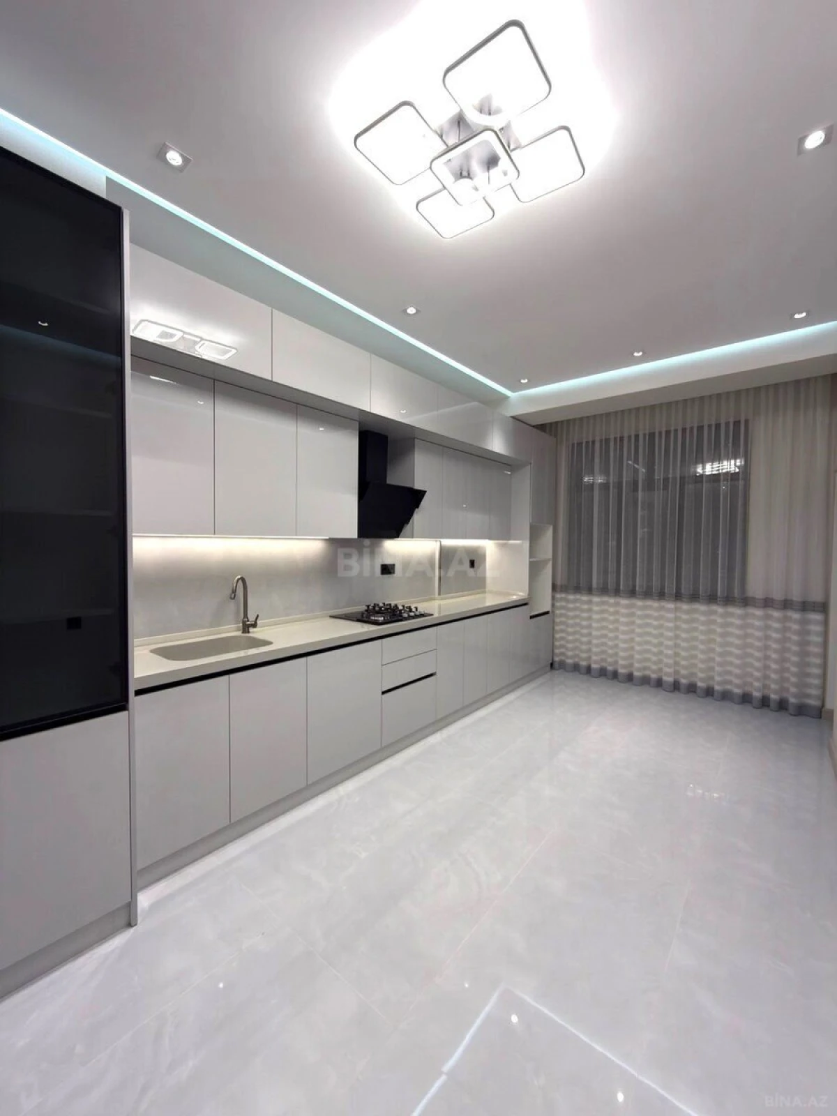 Satılır 3 otaqlı mənzil 150 m²