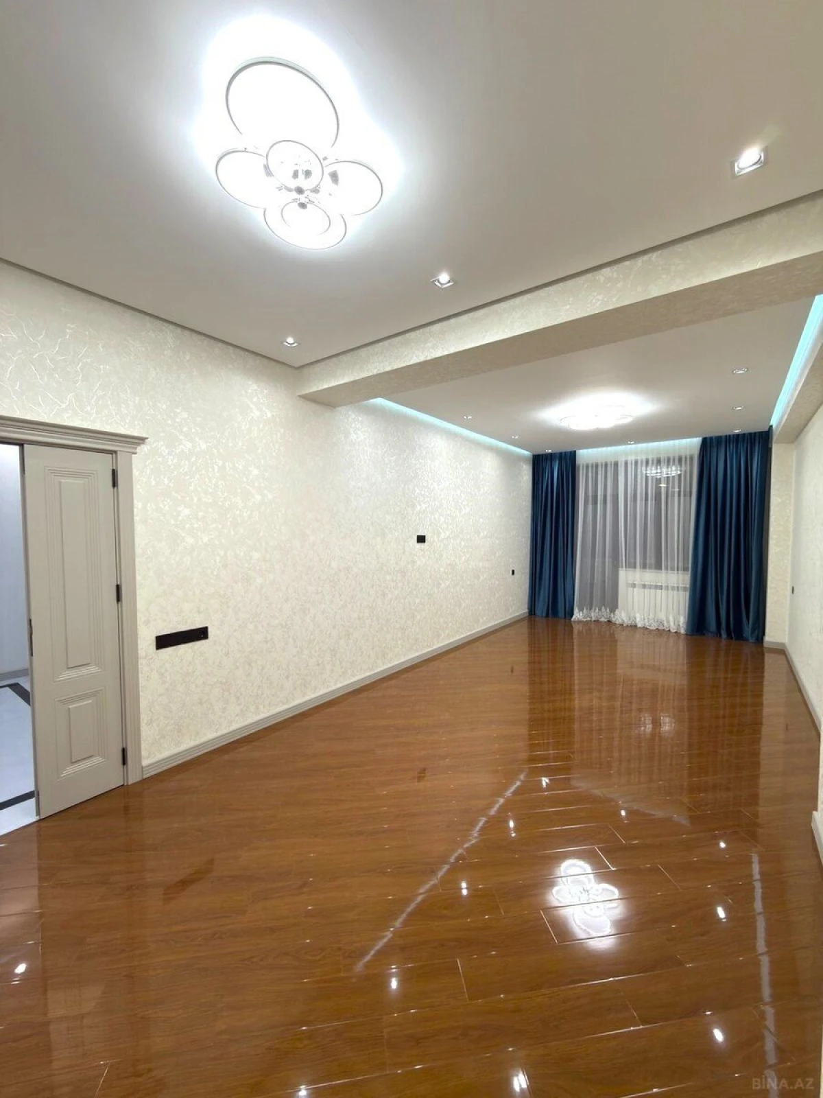 Satılır 3 otaqlı mənzil 150 m²